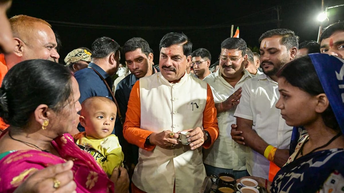 CM Mohan Yadav Stops For 'Tea Break' At Roadside Stall In Barela, Honours Youth Giving Free Coaching | VIDEO