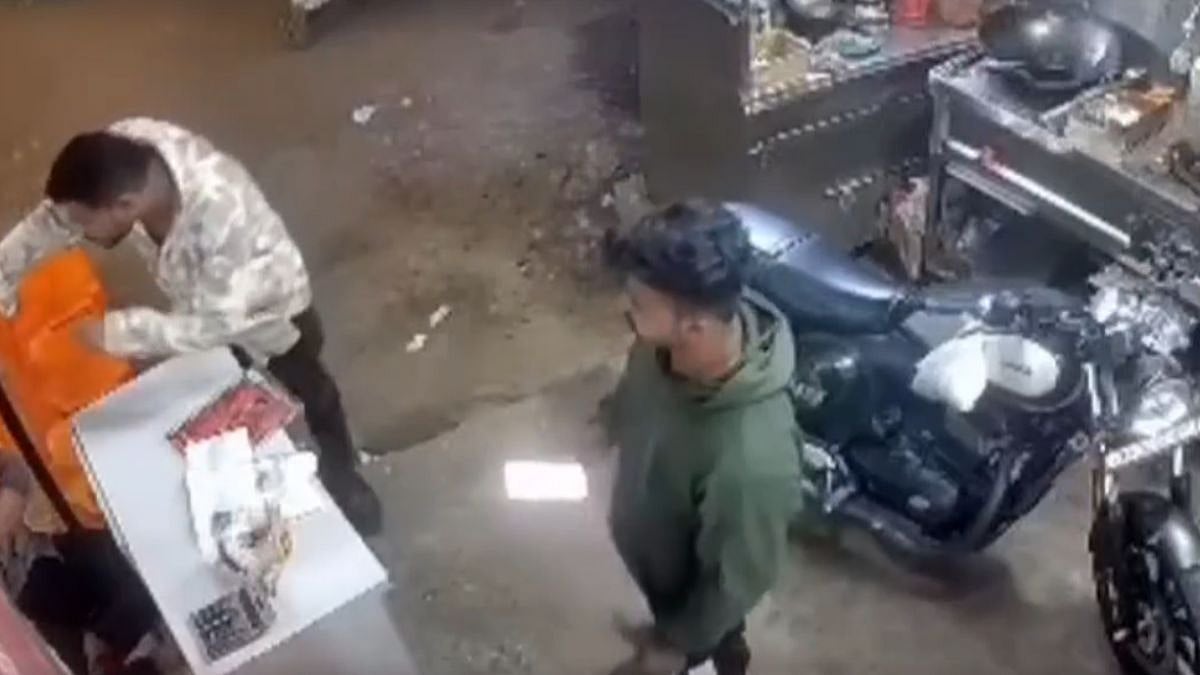 Latur Eatery Vandalised After Man Rams Motorcycle Into Shop, Threatens Owner & Son With Death | Video