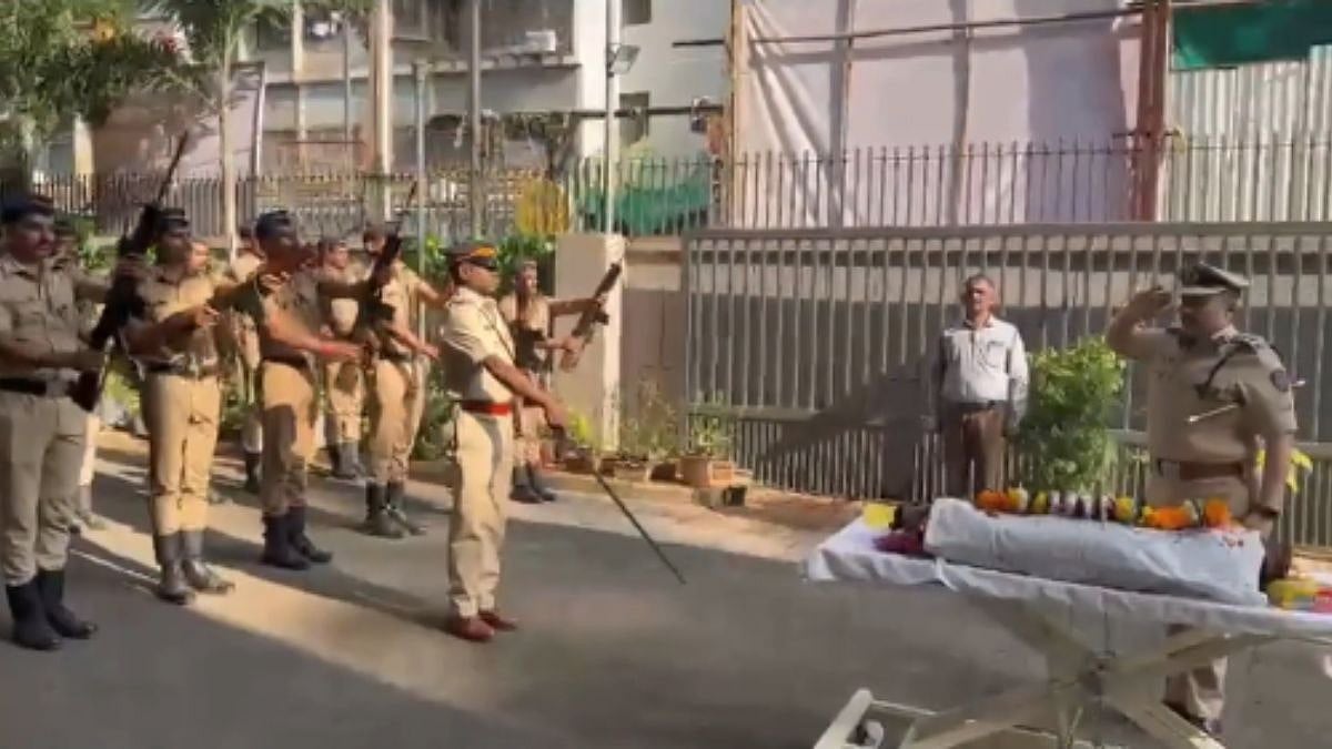Mumbai Police Pays Final Tribute To Leo, Crime Branch Sniffer Dog Who Helped Crack Murder, Kidnapping Cases | Video