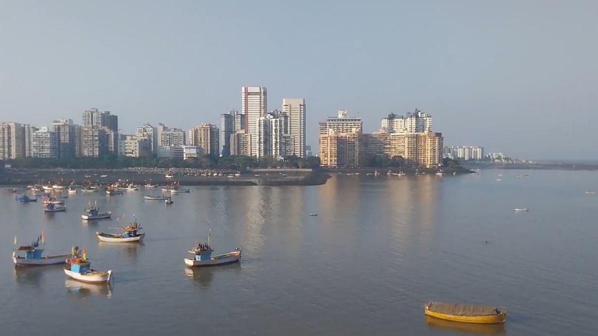 Mumbai Weather Update: Hot, Humid Conditions Persist, Moderate Rain Predicted; AQI Remains Moderate