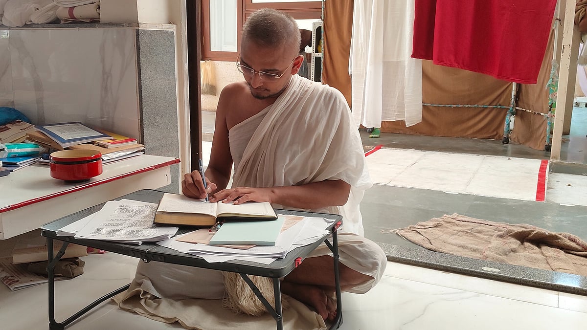 Jain Monk Who Recalled 1,000 Questions Warns Of Academic Pressure, Says Learning Must Go Beyond Memory