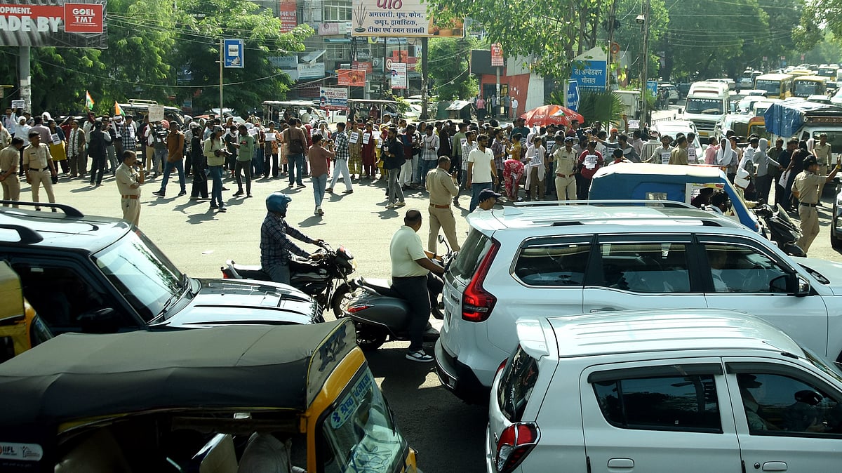 Class 3 Teacher Candidates Block Road In Bhopal, Demand Appointment And Joining Orders