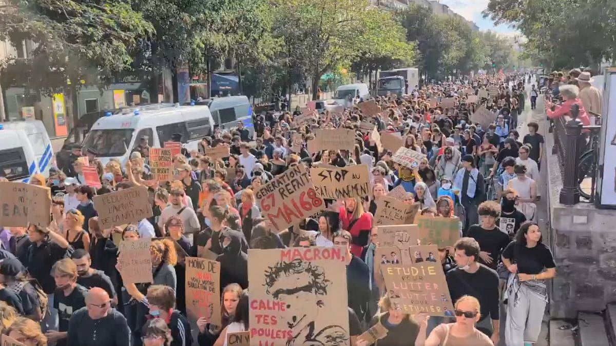 France Erupts In Massive Student Protests: 2.6 Lakh Take To Streets Over Education Funding, Police Fire Tear Gas As Nearly 500 Detained | Watch