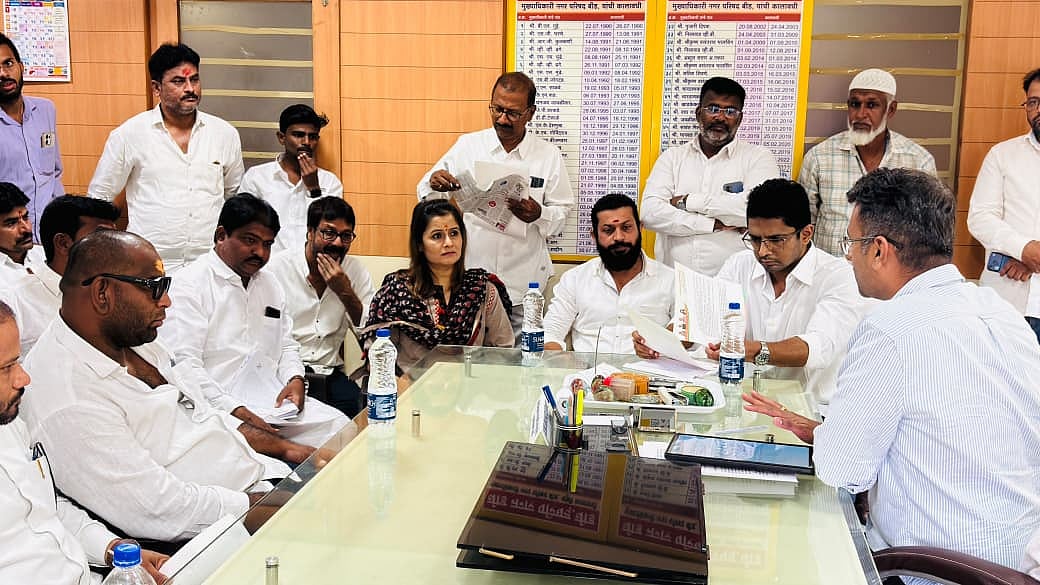BJP Delegation Corners Beed Civic Body Over Water Crisis 