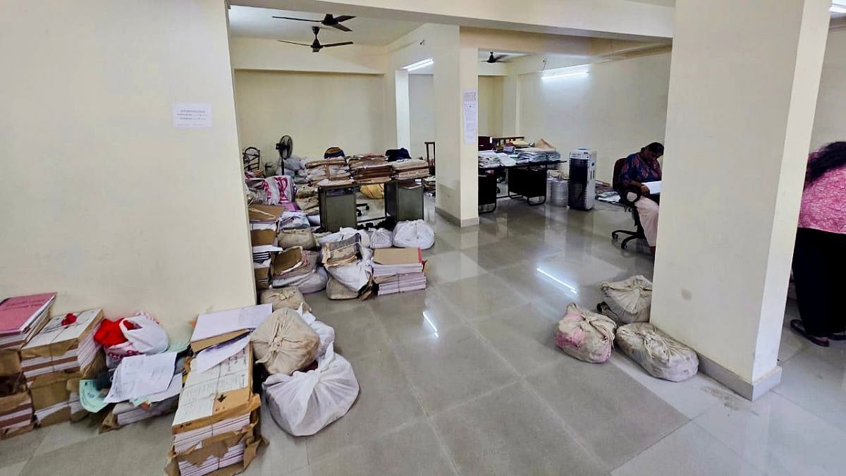 KDMC Birth-Death Registration Office In Dombivli Still Lacks Basic Facilities, Documents Kept On Floor