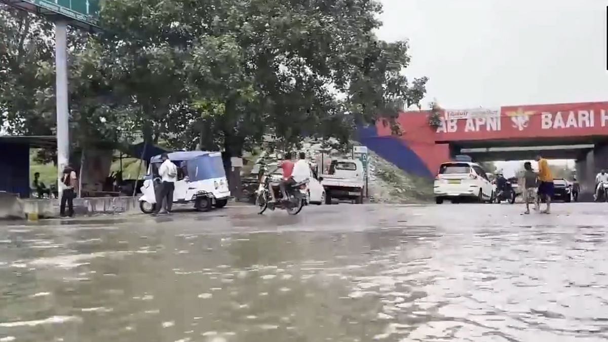 Gomti Water Level Triggers Flood-Like Situation In Lucknow, Shaheed Path Service Lane Submerged