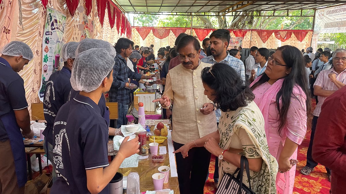 Ujjain SVVU Science Bazaar Showcases 16 Student Projects, Millet-Based Foods And Algae Biofuel Innovation