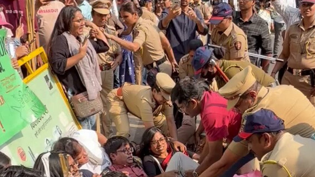 Pune VIDEOS: 100-150 CJP Supporters Detained Near Lal Mahal Ahead Of Delhi Protest