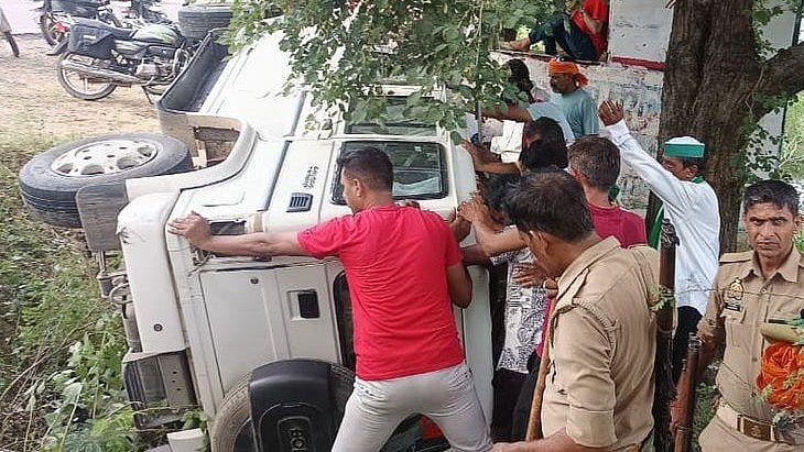 Two Killed, Four Seriously Injured After Bolero Overturns In MP's Satna, Police Launch Rescue Operation