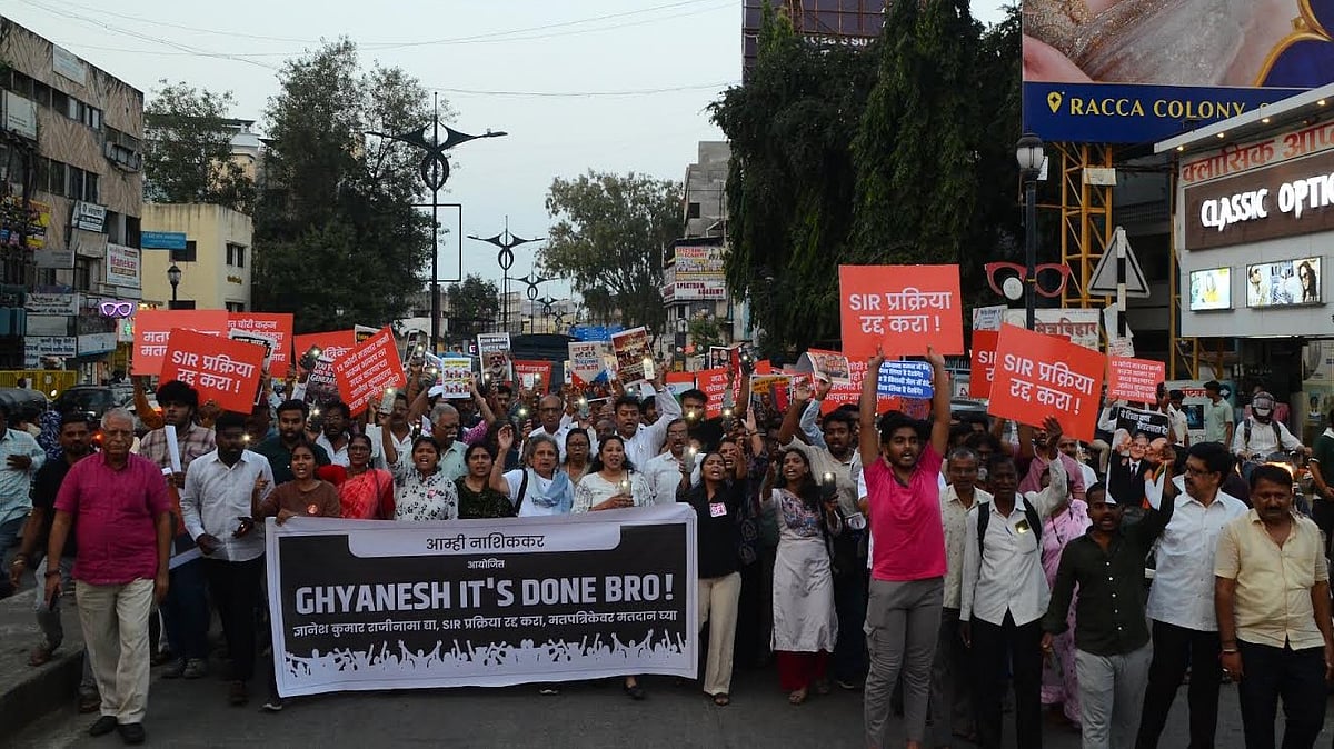 Nashik: Students Hold Candle March, Demand CEC Gyanesh Kumar’s Resignation
