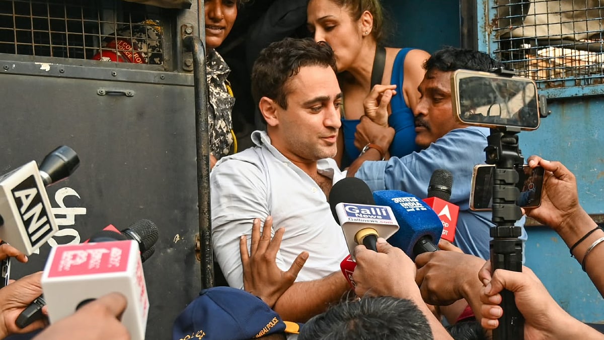 FIR Filed Against Imran Khan, Girlfriend Lekha Washington & Others After Detention At Mumbai's August Kranti Maidan Protest