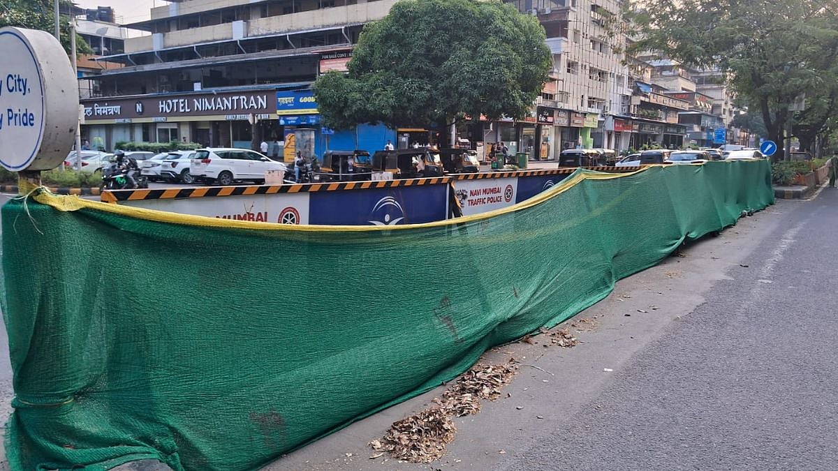 Advocates Seek Removal Of Barricades Near Belapur Court, Residents Oppose Move Citing Traffic Relief
