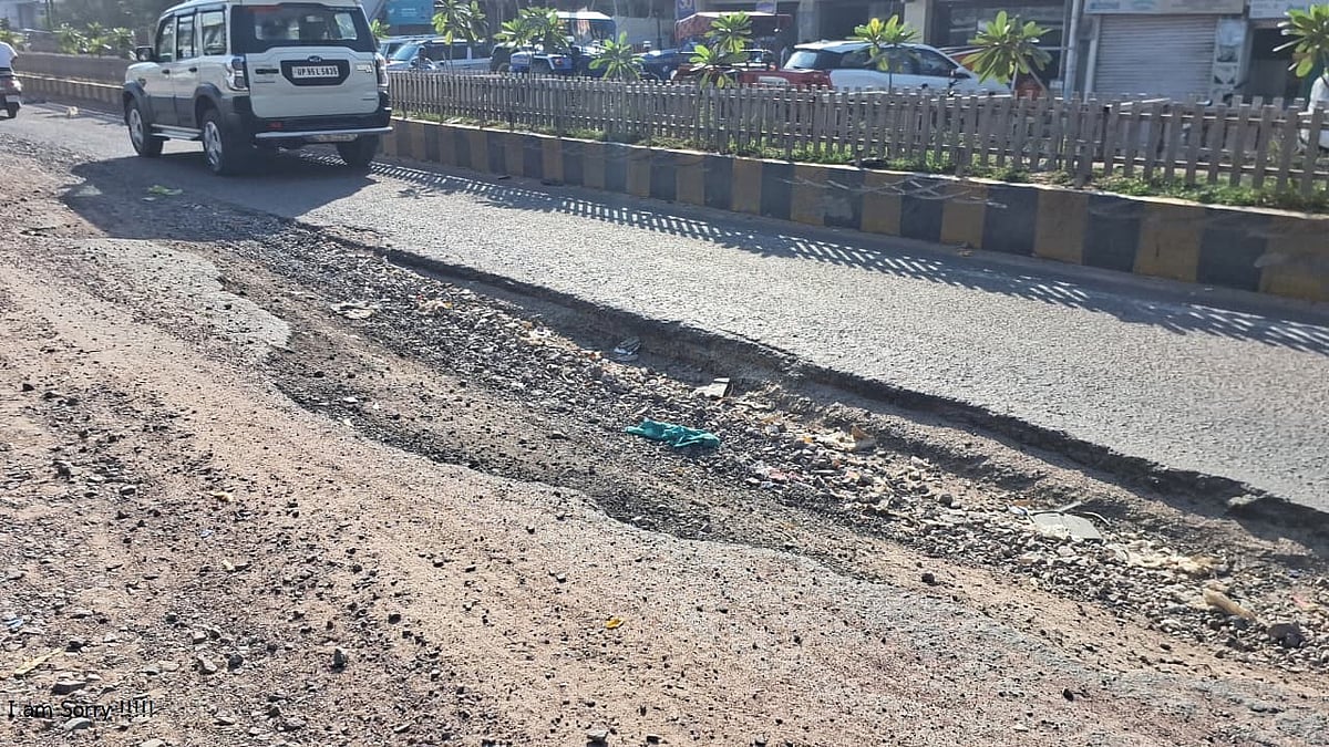 Potholes, Dust Plague Mahoba And Panna Roads For 3 Months; Commuters Face Accident Risks In MP's Chhatarpur