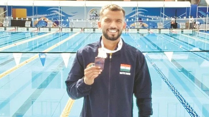 Ujjain's Arjun Solanki Wins Bronze In 200m Backstroke At Asian Masters Swimming Championship In Bengaluru