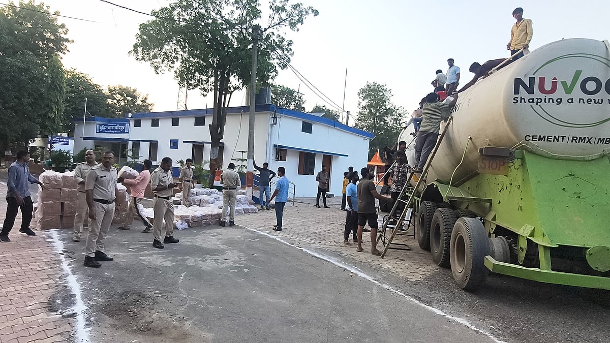 Liquor Hidden Behind Cement In Container, Police Seize ₹1.62 Crore Worth Of Liquor And Vehicle; One Arrested In MP's Alirajpur
