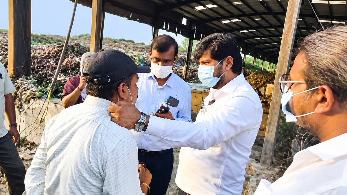 BJP Functionary Allegedly Assaults Supervisor At Umbarde Dumping Ground During Inspection In MLA Sulabha Gaikwad's Presence
