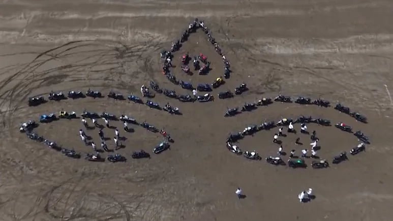 Surat Bikers Form Goddess Durga’s Portrait With 71 Bikes; Honours The Deity In Shardiya Navratri At Dabhari Beach