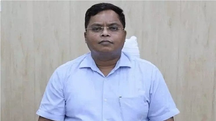 Indore Collector Shivam Verma Orders Faster Road, Bridge And Flyover Construction, 24 Paid Parking Locations Identified
