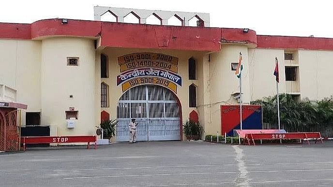 Bhopal Shooting Case Accused Shahid Itarsi Takes Out Massive Vehicle Convoy After Jail Release, Traffic Disrupted For 8 Km