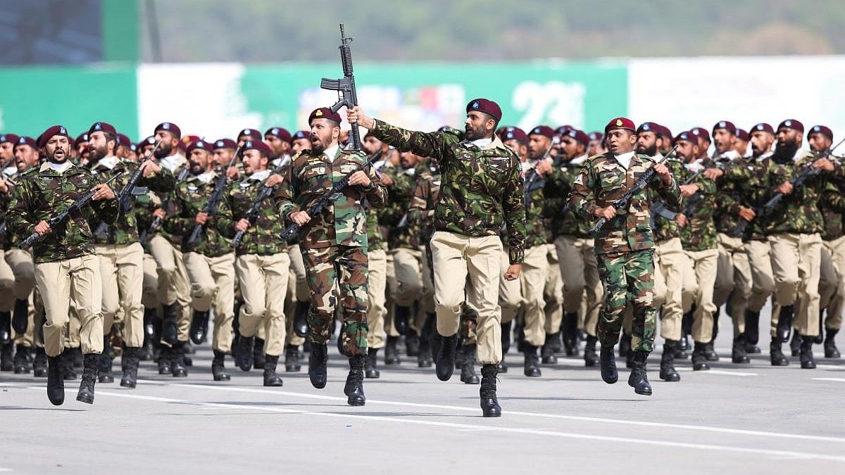 Pakistan's Growing Gulf Military Role Raises Concerns Over Strategic Priorities & Accountability: Report