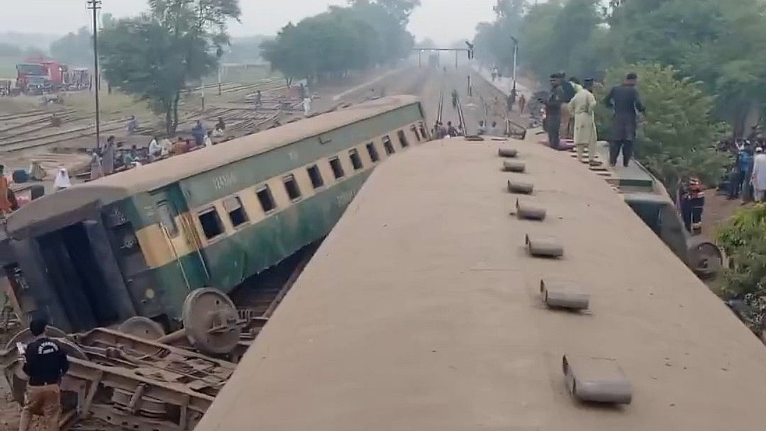 Pakistan Train Accident: At Least 6 Killed, Over 30 Injured As Rehman Baba Express Derails Near Multan
