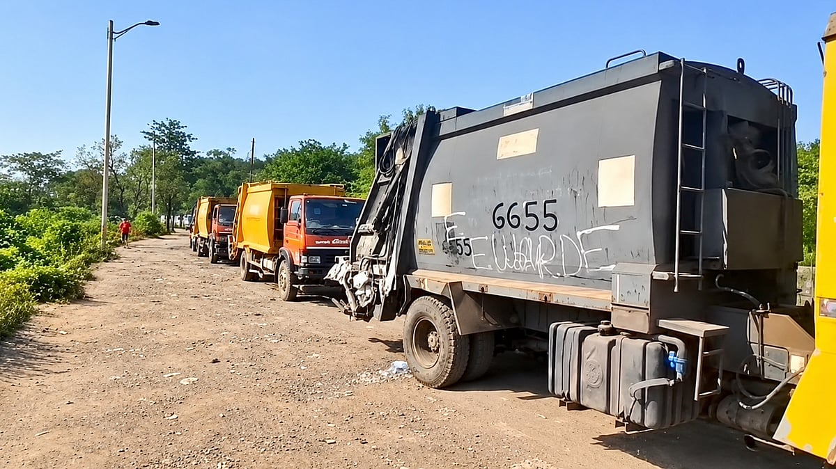 KDMC Waste Plant Workers Strike Over Alleged Assault By BJP Leader, Garbage Collection Vehicles Queue Up