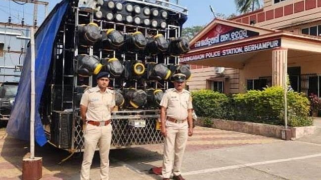 Bhopal Durga Idol Processions Witness Police-Participant Clash Over Loud DJ Music, Four Operators Booked