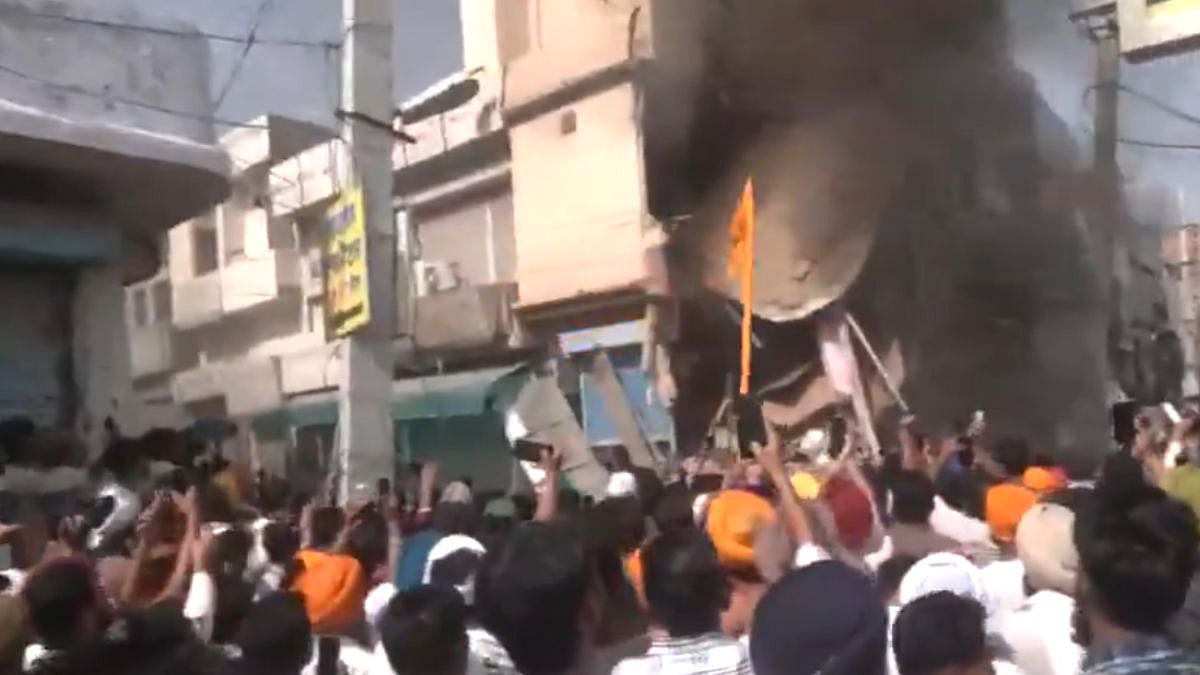 Anti-Drug Activist Parvinder Singh Jhota Murder: Crowd Sets Accused Chemist’s Shop Ablaze Amid Bulldozer Action – VIDEO