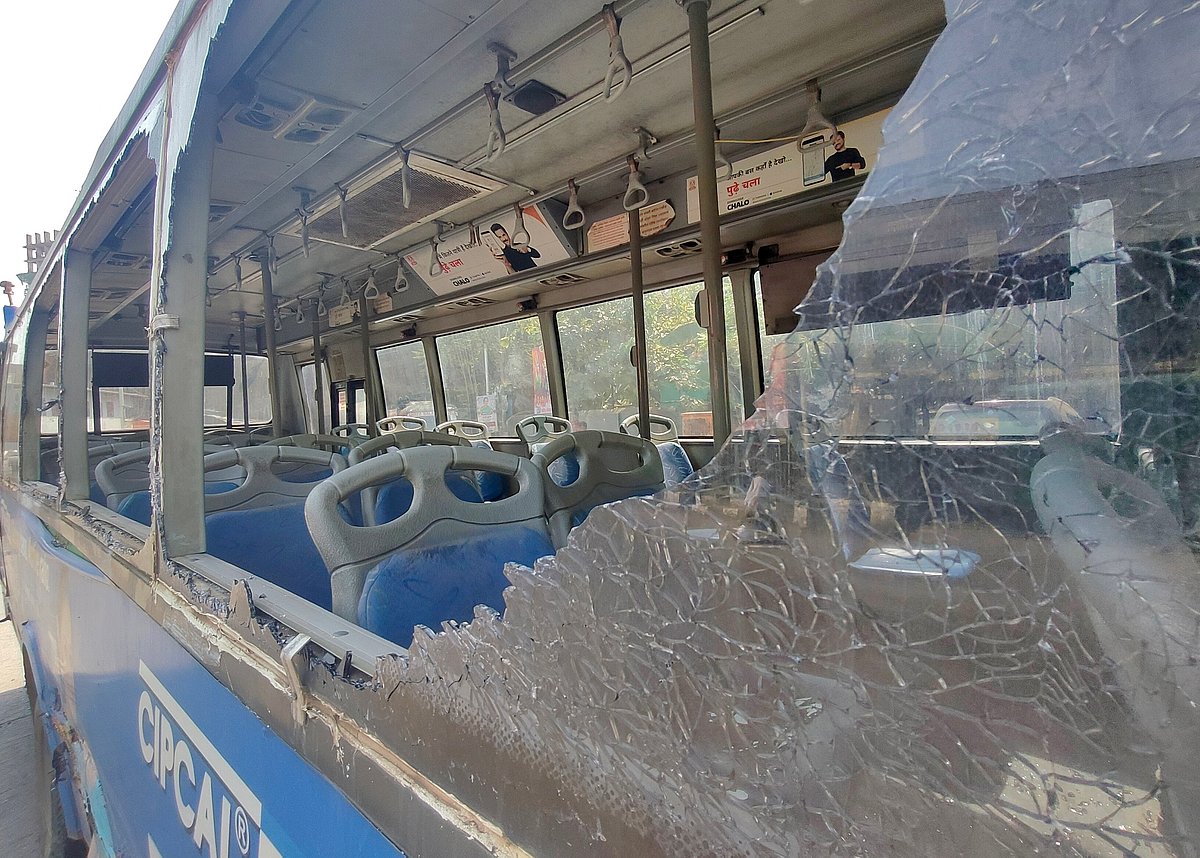 Four passengers were injured after a tanker collided with a BEST wet-lease bus at Chheda Nagar Signal near Mulund