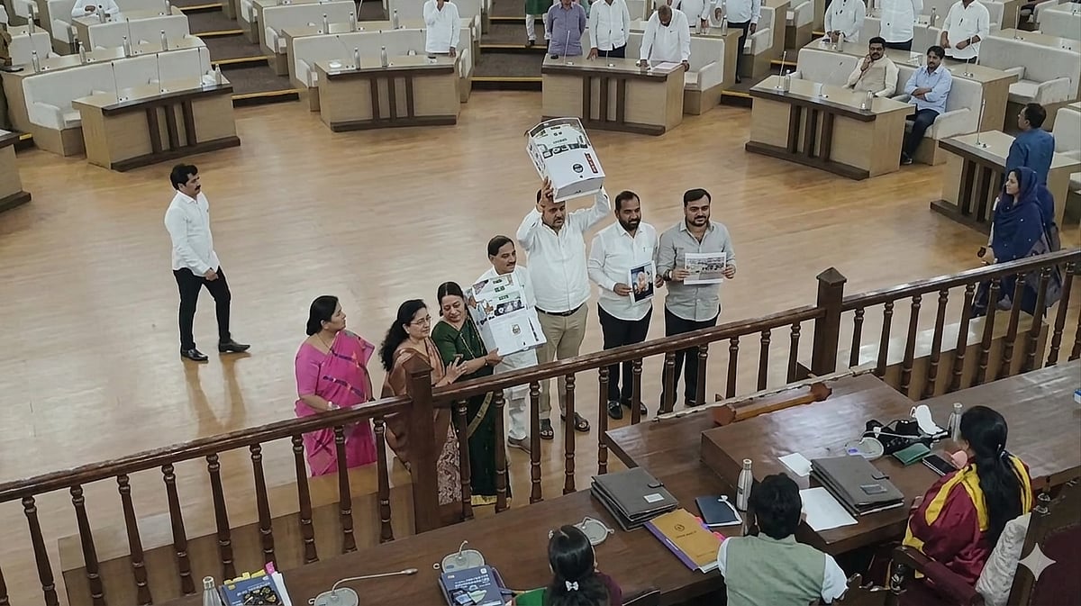 Pune: BJP-Congress Corporators Clash Over Drought Relief; NCP Hands Water Purifiers To Mayor, Commissioner