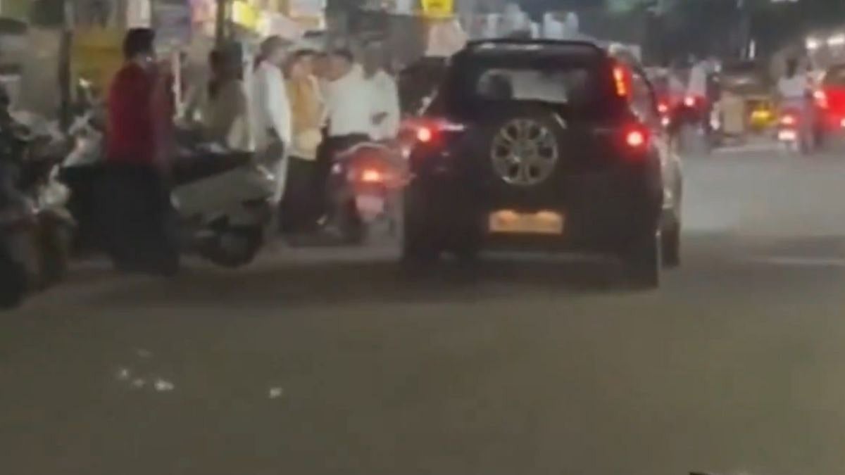 Pune Drunk Driving Incident: Youth Allegedly Assaulted By Angry Crowd After Car Hits Two-Wheeler In Kothrud |  Video