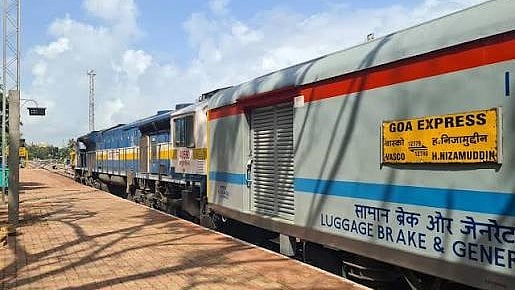 Goa Express Hits Railway Trolley Near MP's Maksi Station, One Trackman Killed, Three Injured; Probe Ordered