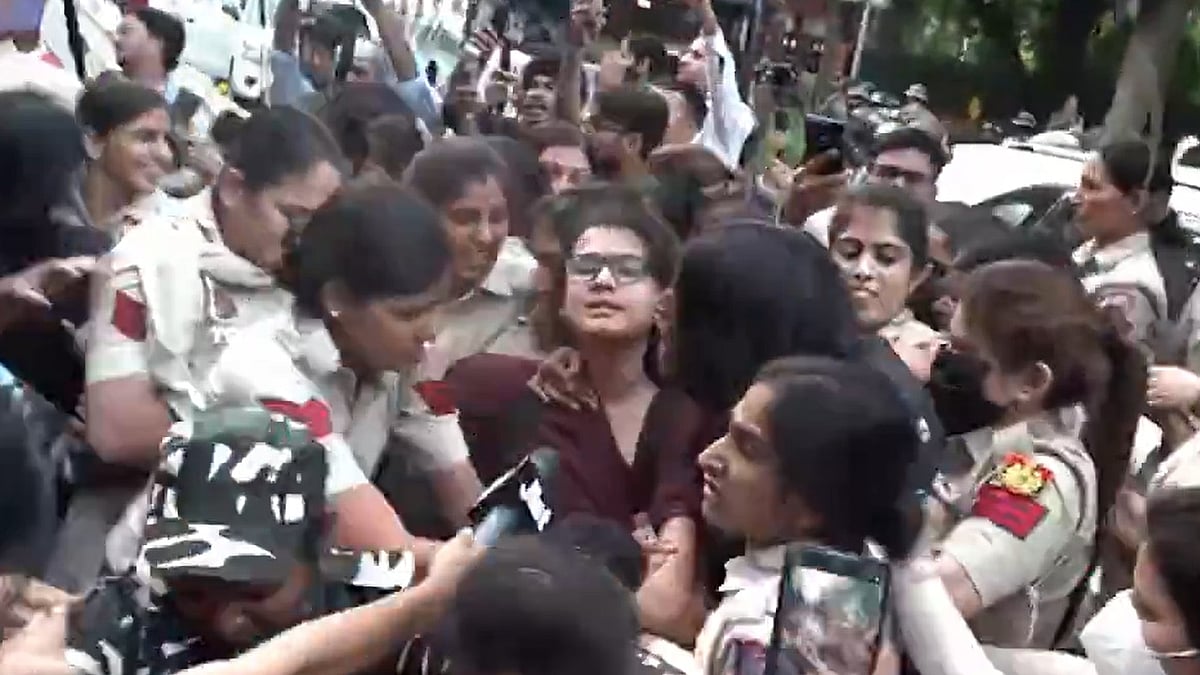 Delhi Protests Turn Tense As AISA Alleges Neha Bora's Detention, CJP Raises Alarm Over Abhijeet Dipke's Whereabouts