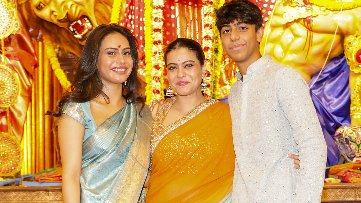 Kajol Drapes Elegant Orange Saree For Durga Puja Shashti; Nysa, Yug Devgan And Jaya Bachchan Join Mumbai Celebration