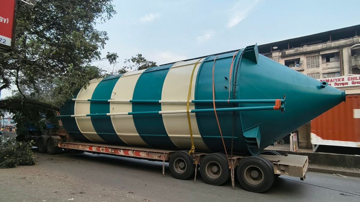 Bhiwandi-Wada Road Accident: 45-Foot RCC Mixer Vessel Truck Gets Stuck In Tree, Freed After 3 Hours