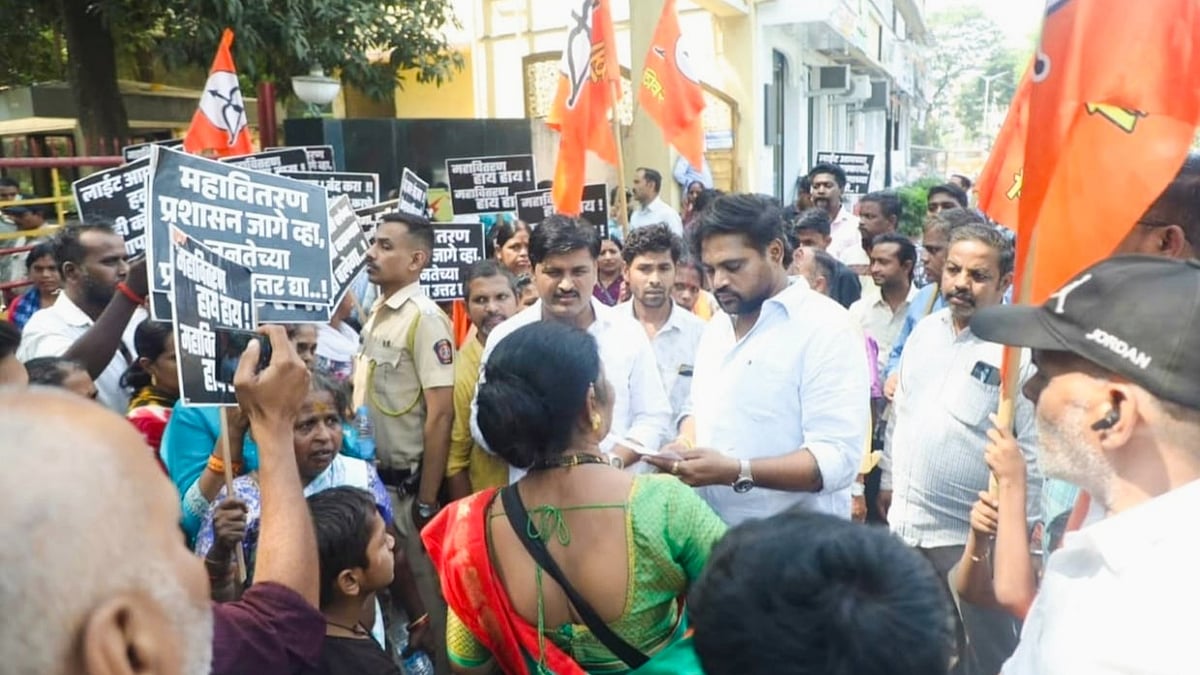 Shiv Sena Shinde Faction Stages Candlelight Protest At Mahavitaran Office Over Frequent Power Cuts, Issues 7-Day Ultimatum