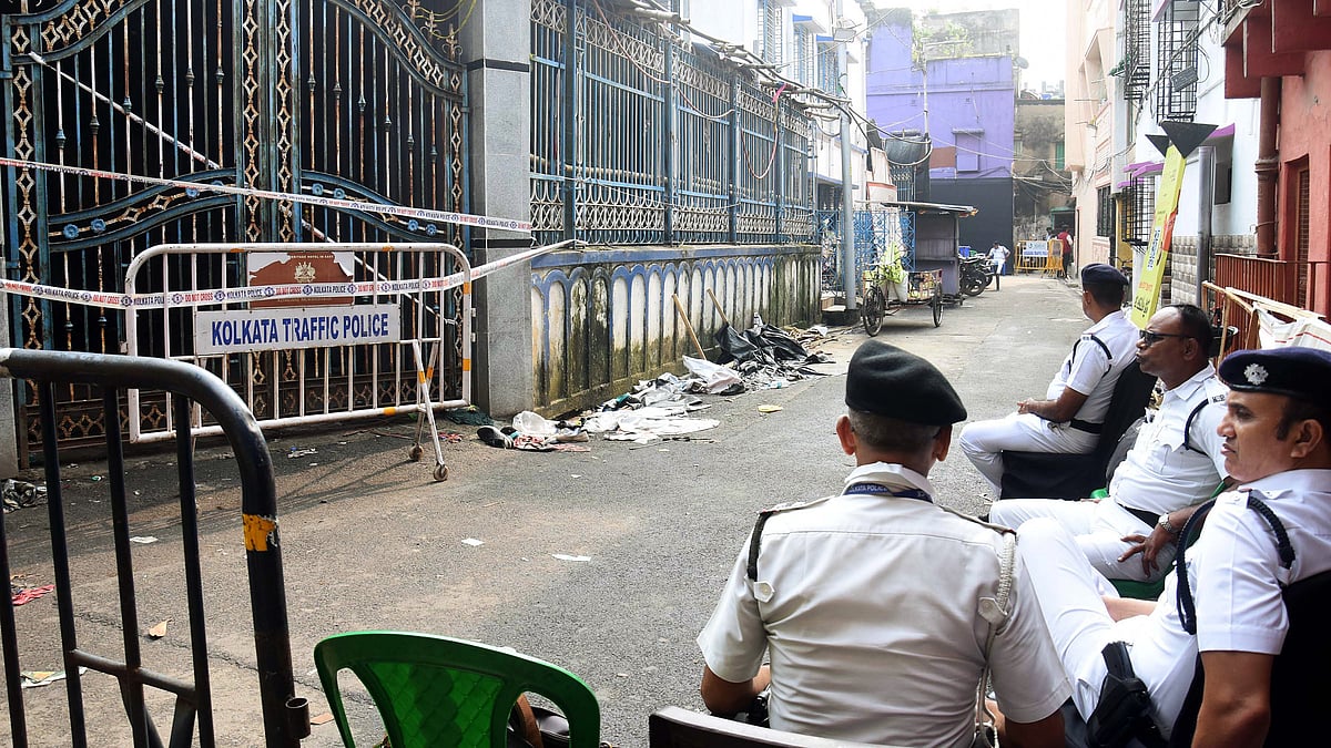 Kolkata Durga Puja Stampede: 'Pandal Will Collapse' Mic Announcement Suspected Of Triggering Panic | VIDEO 