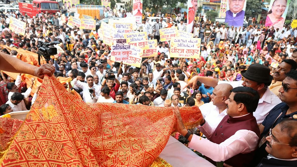 Indore's 2.5-Km Chunari Yatra Draws Massive Crowds, CM Mohan Yadav Leads Grand Procession To Bijasan Mata Temple