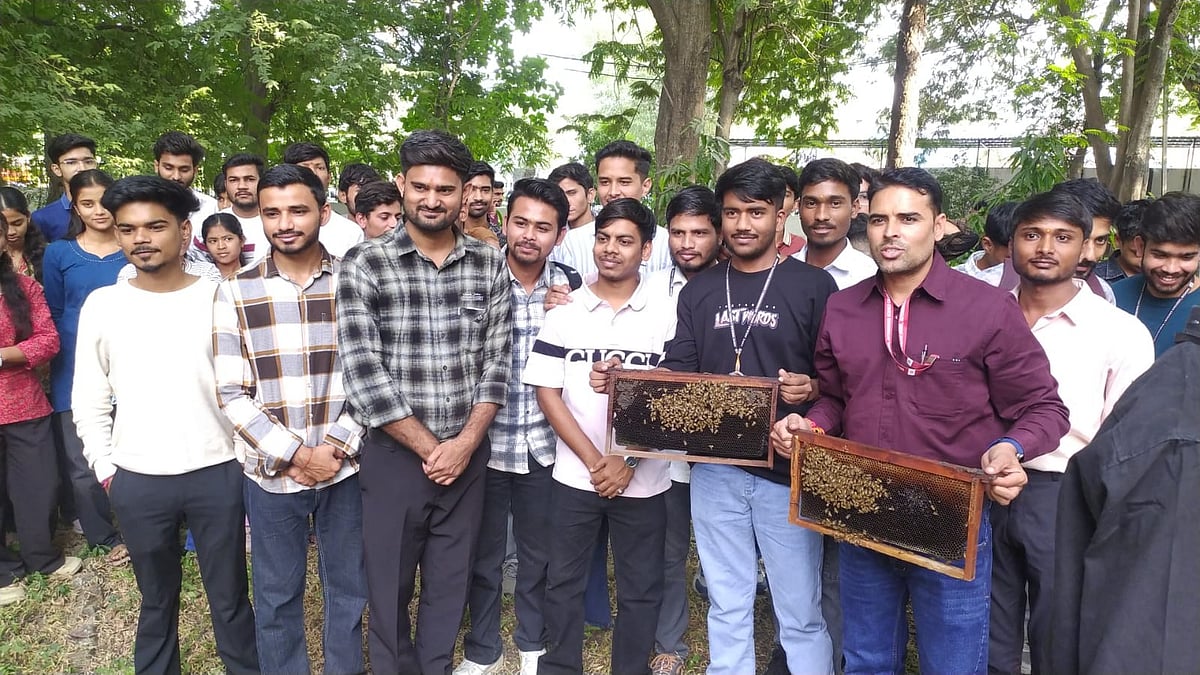 Indore's Holkar Science College Trains Over 400 Students Daily In Pest Control, Beekeeping And Agribusiness