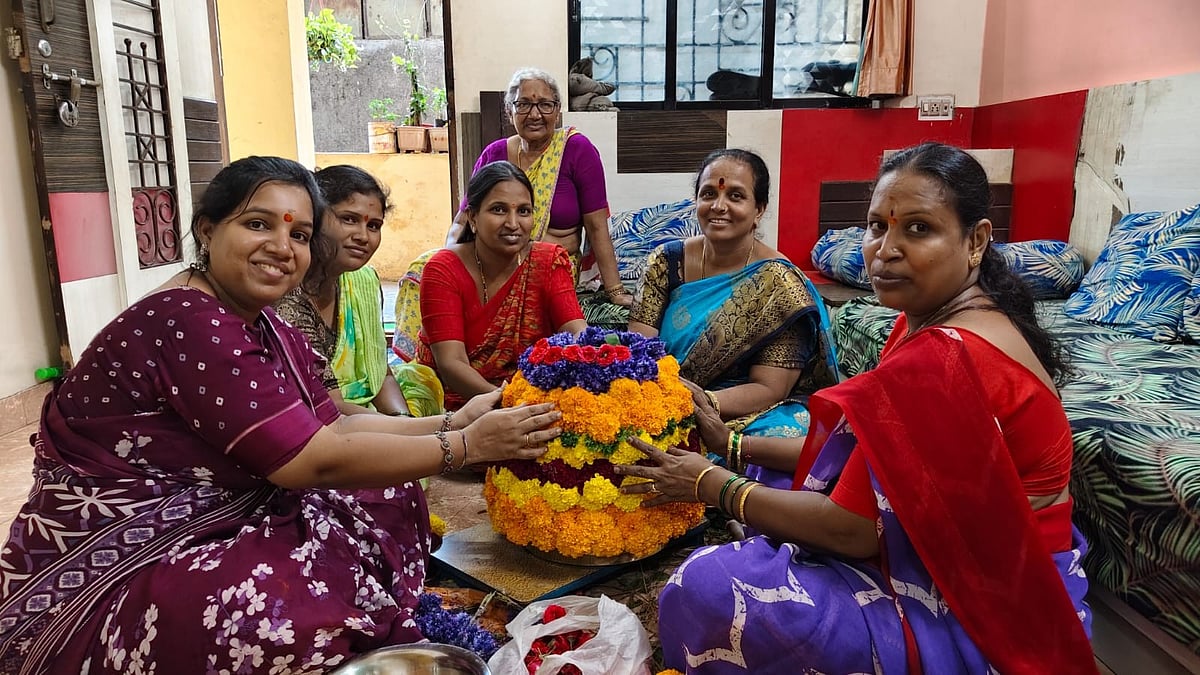 Bhiwandi's Telugu Community Celebrates Saddula Bathukamma With Traditional Dances, Songs & Floral Immersions