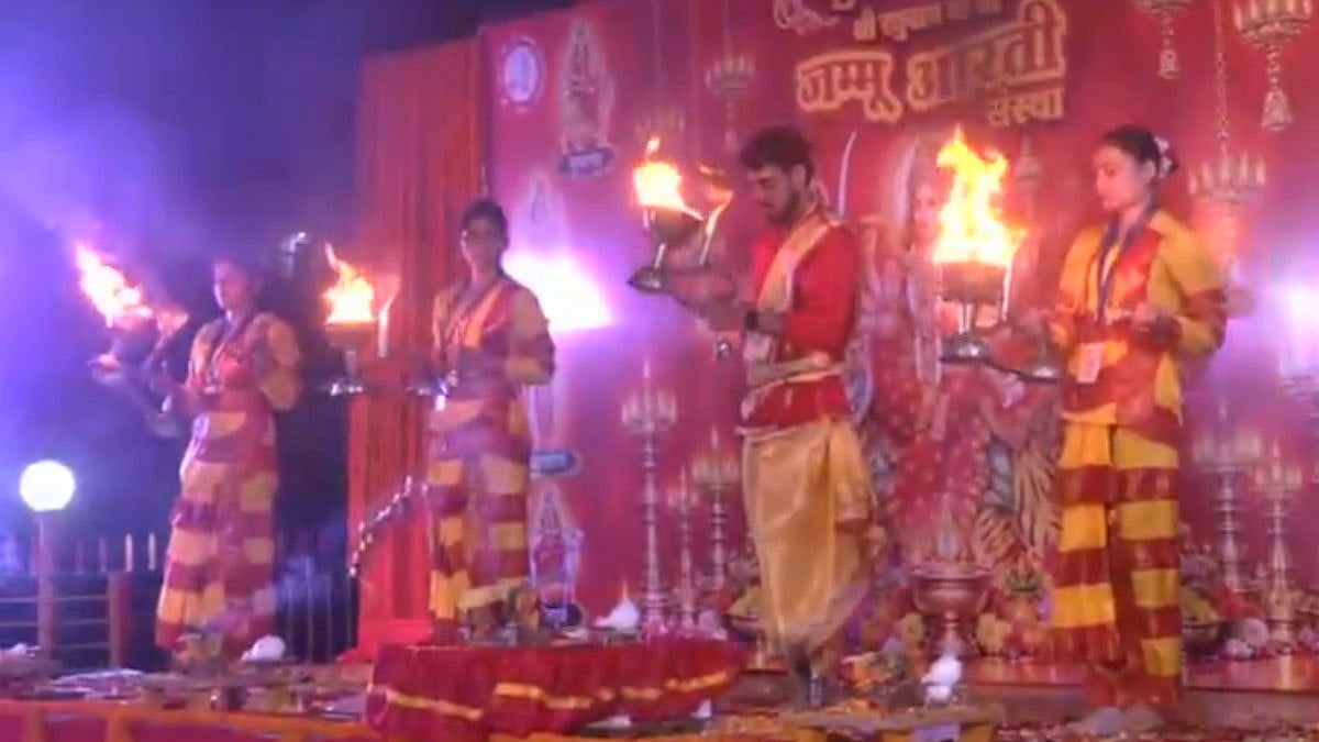 Jammu Girls Perform Daily Aartis & Temple Rituals At Historic Raghunath Ji Temple In Push To Revive Women's Role In Hindu Traditions | Video