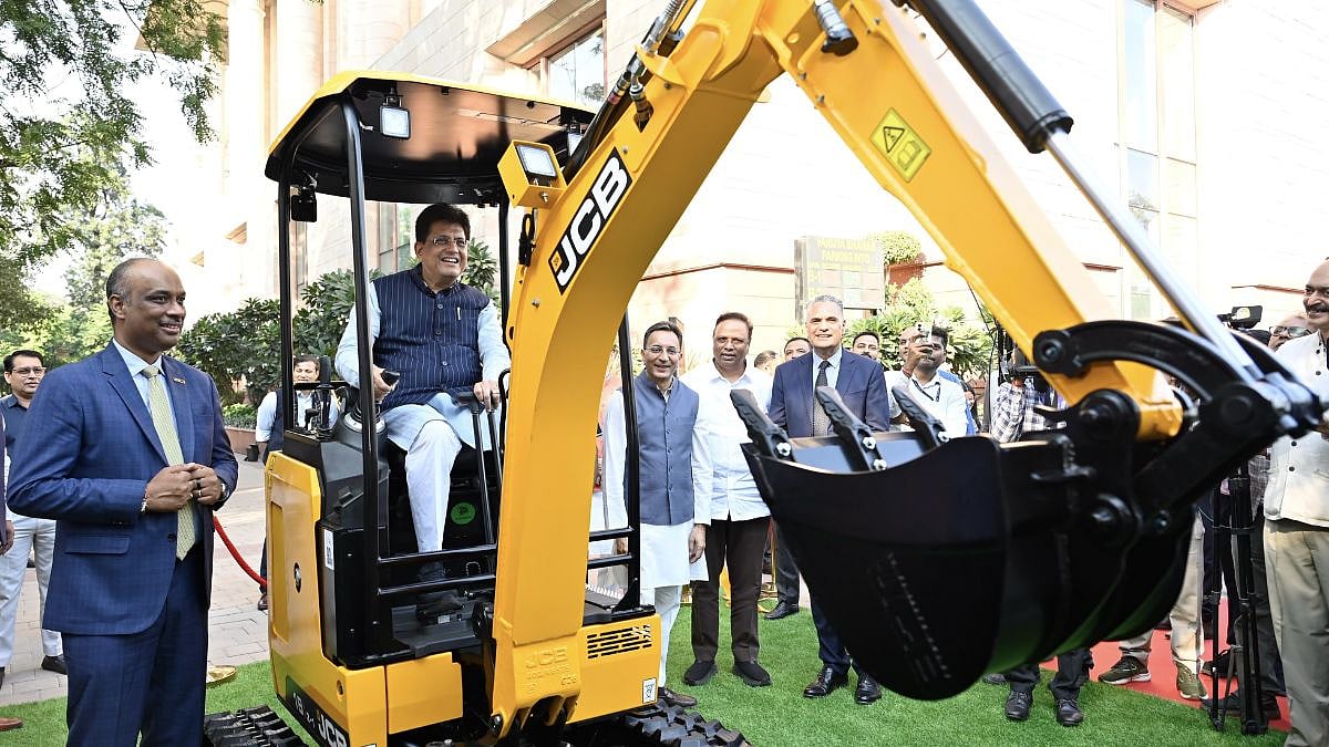 India-New Zealand FTA Comes Into Effect: CM Devendra Fadnavis Hails First 'Made In India' JCB Export, Calls It Milestone For Maharashtra