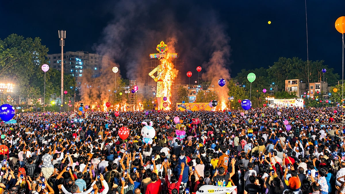 Indore Dussehra 2026: Flying Ravan, Terrorist Effigy Steal The Show As Thousands Witness Ravan Dahan