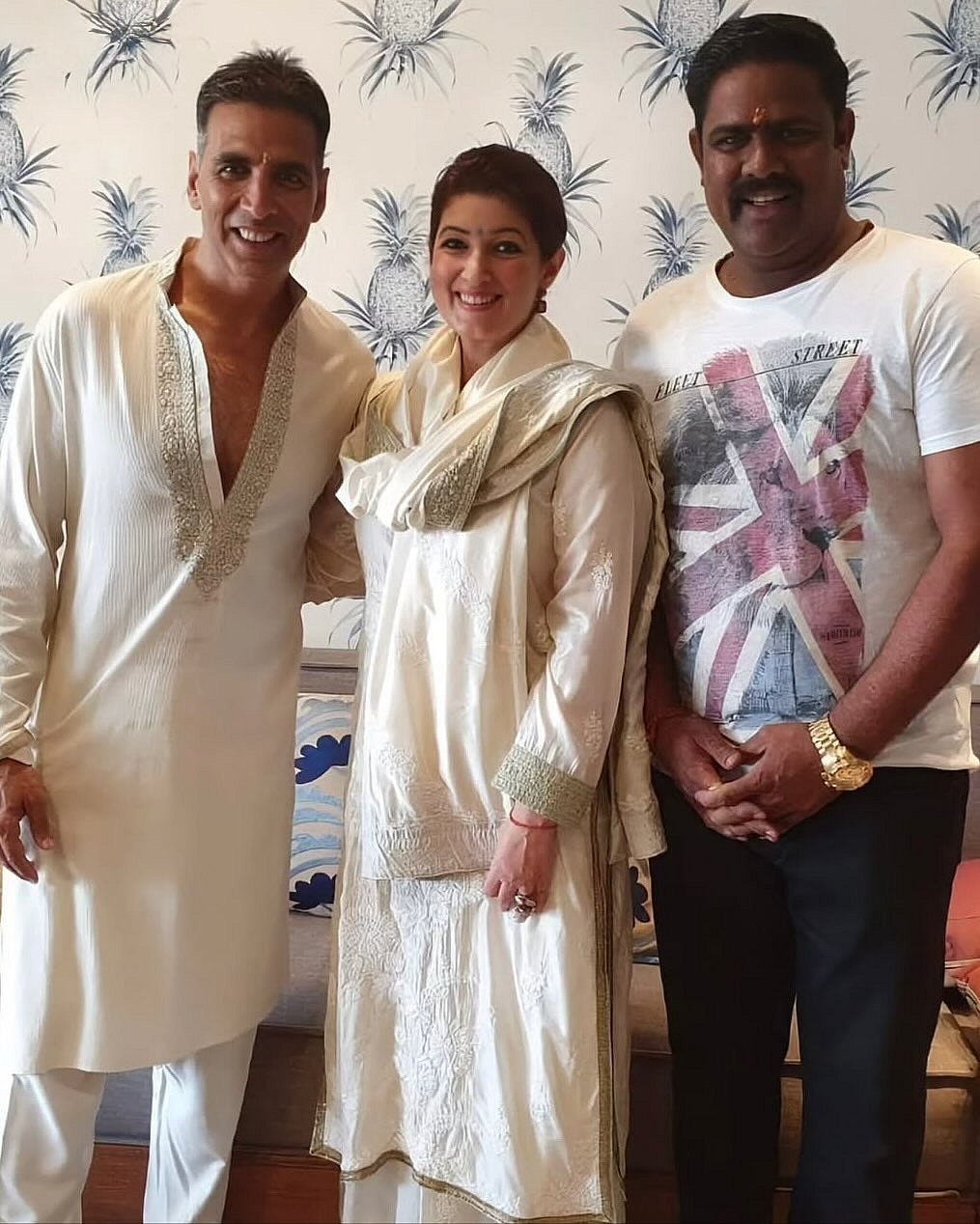 Akshay Kumar with Twinkle Khanna, and his bodyguard
