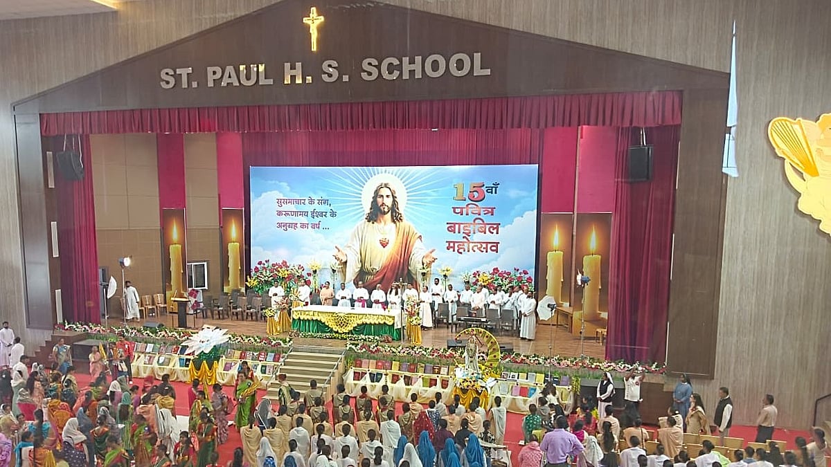 Indore's 15th Bible Convention Concludes With Prayers For World Peace, 13 Honoured For Service