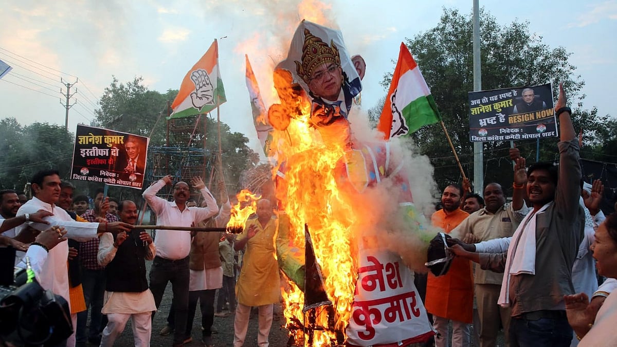 Congress Burns CEC Gyanesh Kumar's Effigy In Bhopal, Mobilises Workers For November Delhi Rallies