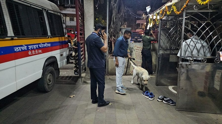 Mumbai News Bomb Threat Email Targets Bhayandar Railway Station, Police Station; Security Search Finds Nothing Suspicious