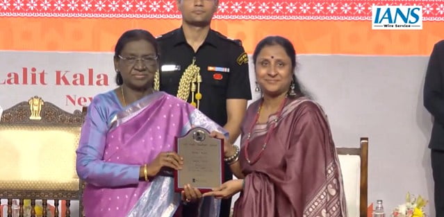 Bhopal Sculptor Nidhi Chopra, Ravindra Roy Receive National Art Awards By President Droupadi Murmu | VIDEO