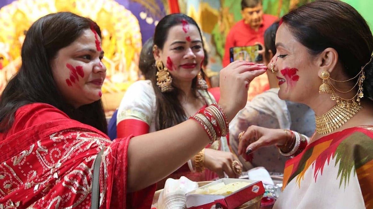 Tears, Tradition & Joy: Bhopal Bids Emotional Farewell To Goddess