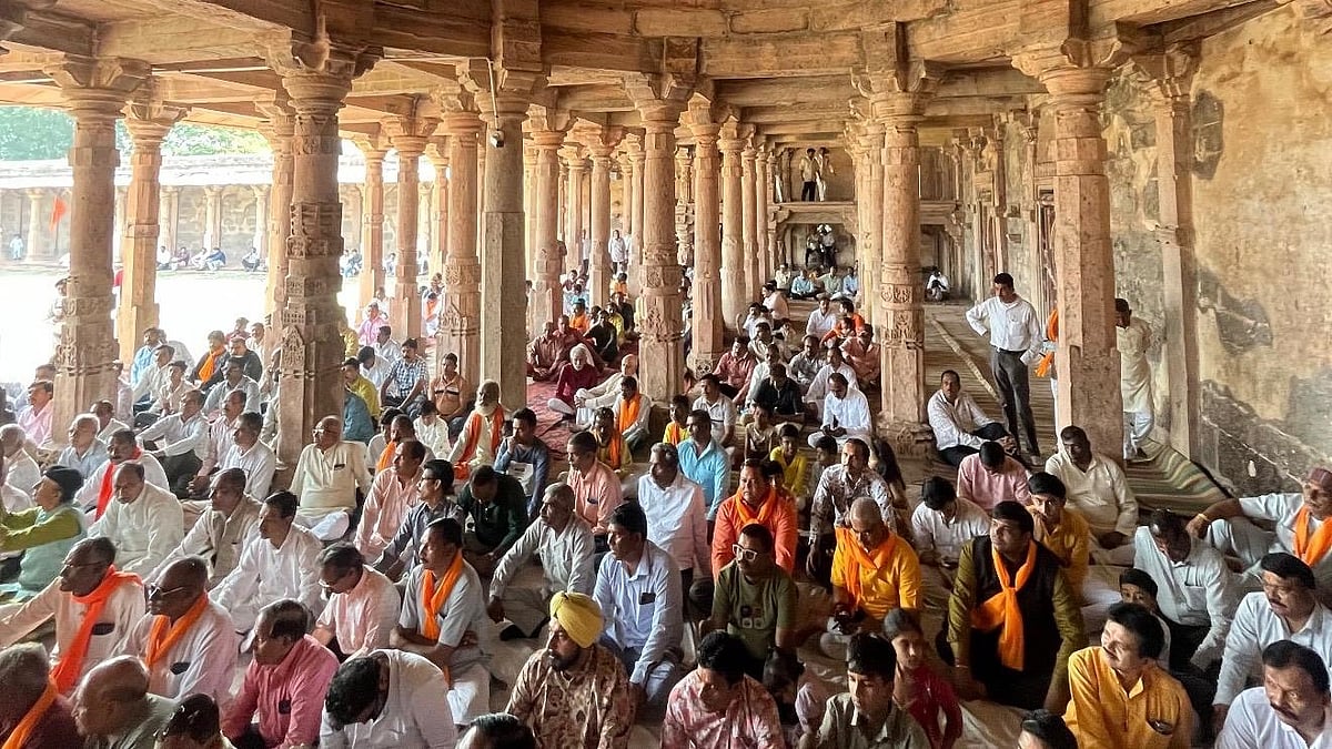 Vijay Utsav Celebrated With Grand Procession At Vijay Mandir In Dhar
